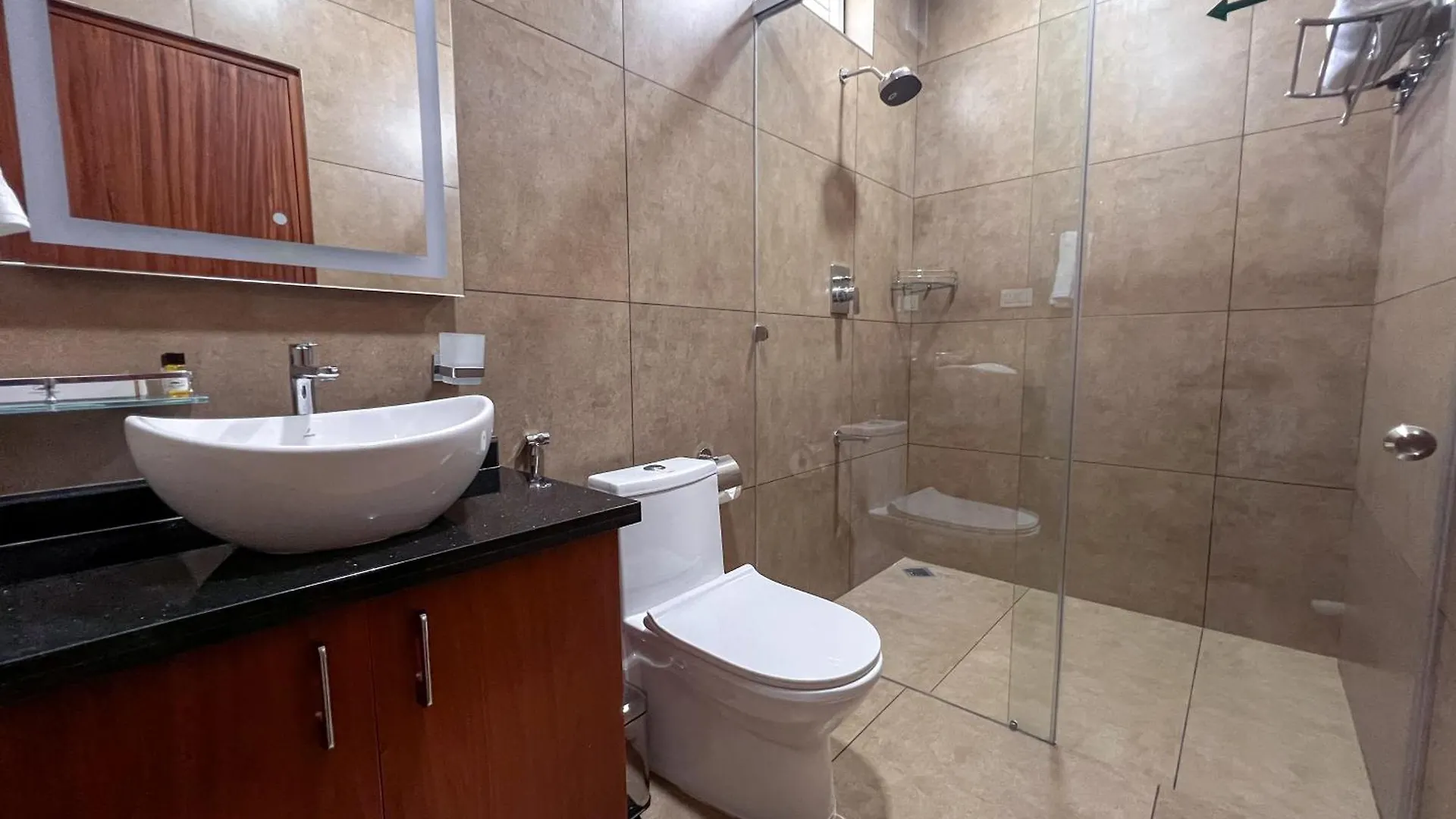 Hotel Cloudy Court Resort Idukki