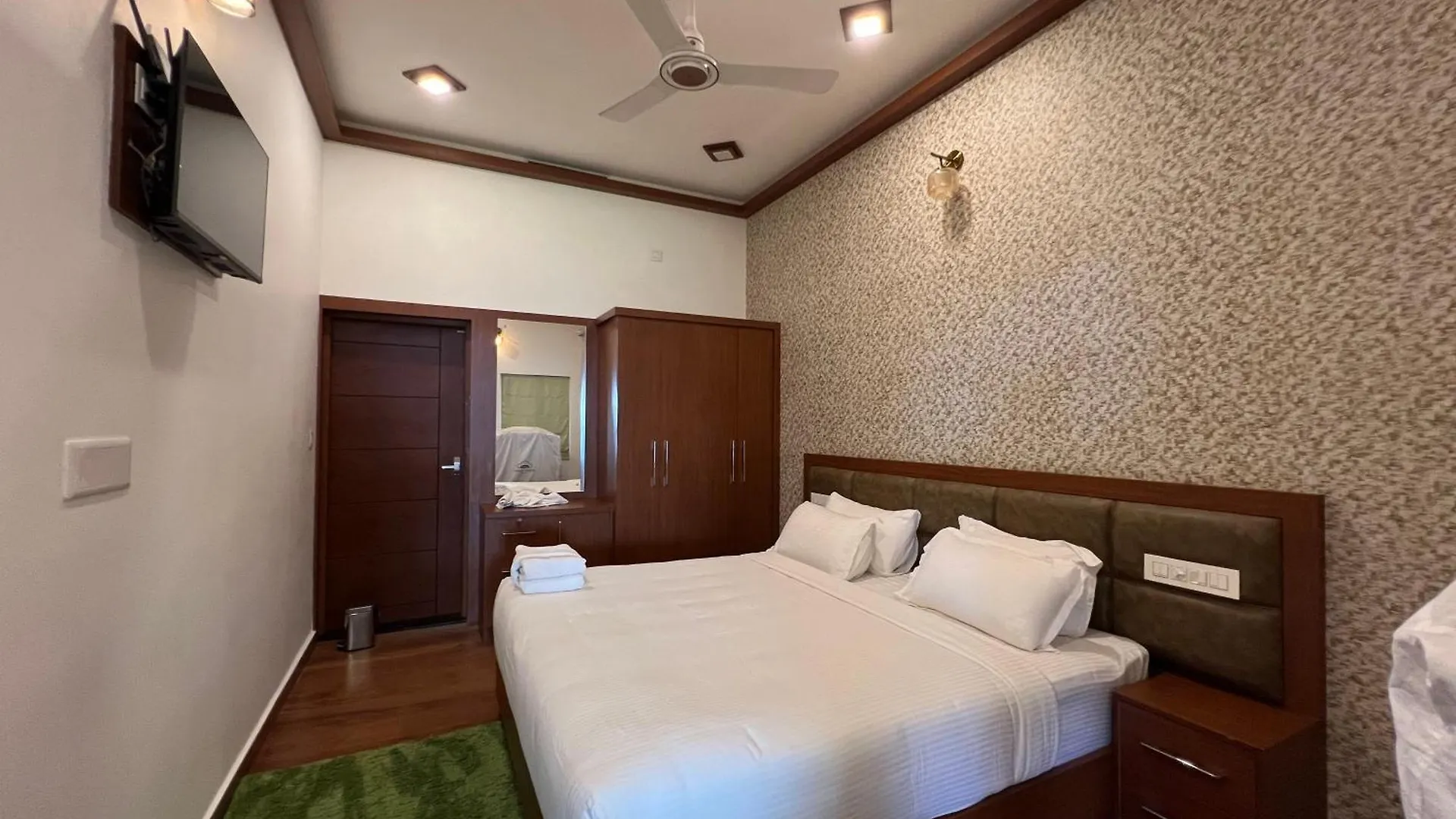 Cloudy Court Resort Idukki Hotel