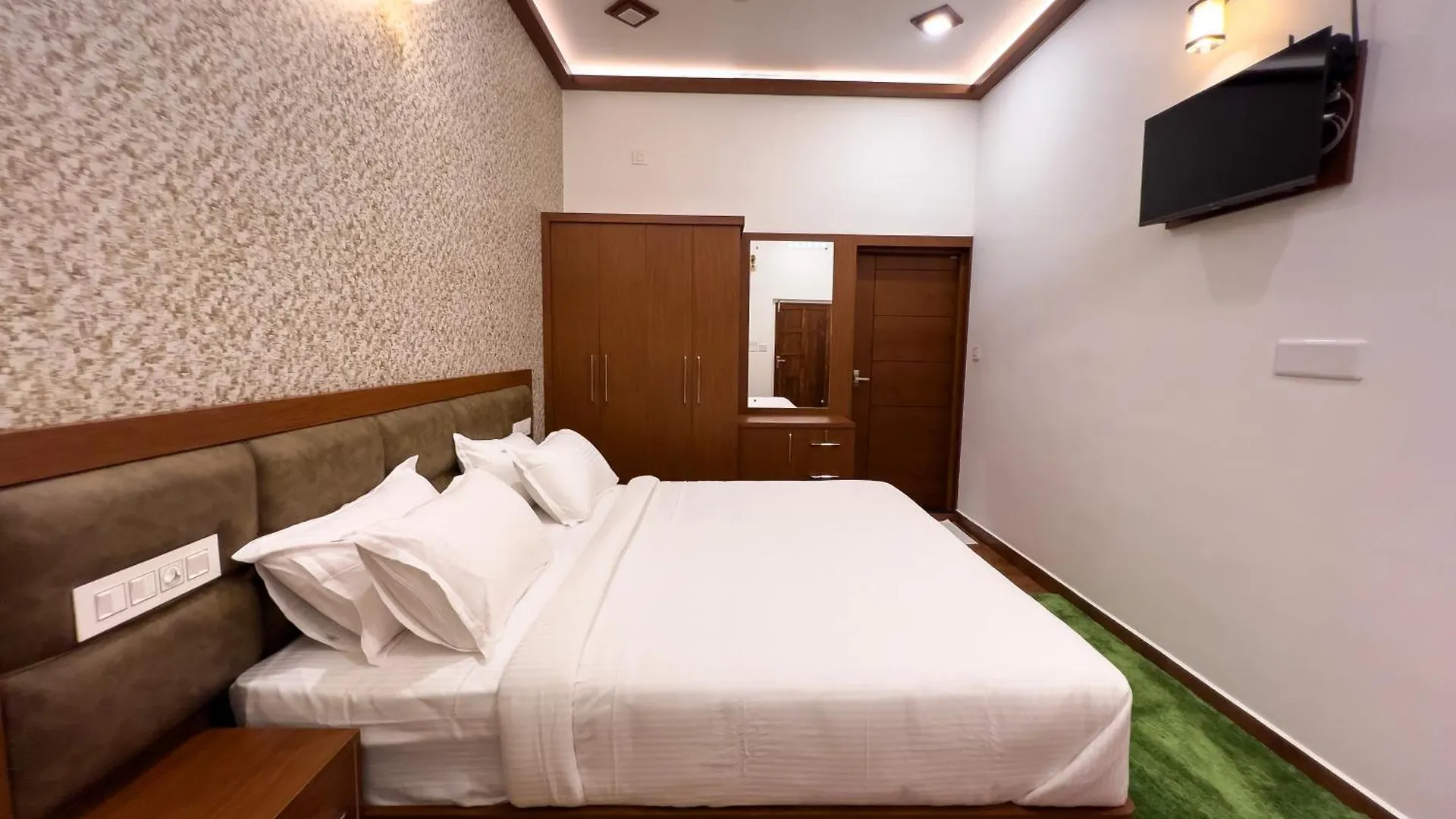 Cloudy Court Resort Idukki